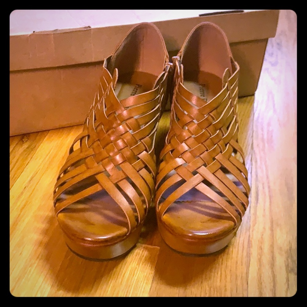 Pierre Dumas size 8.5 cognac colored woven wedges